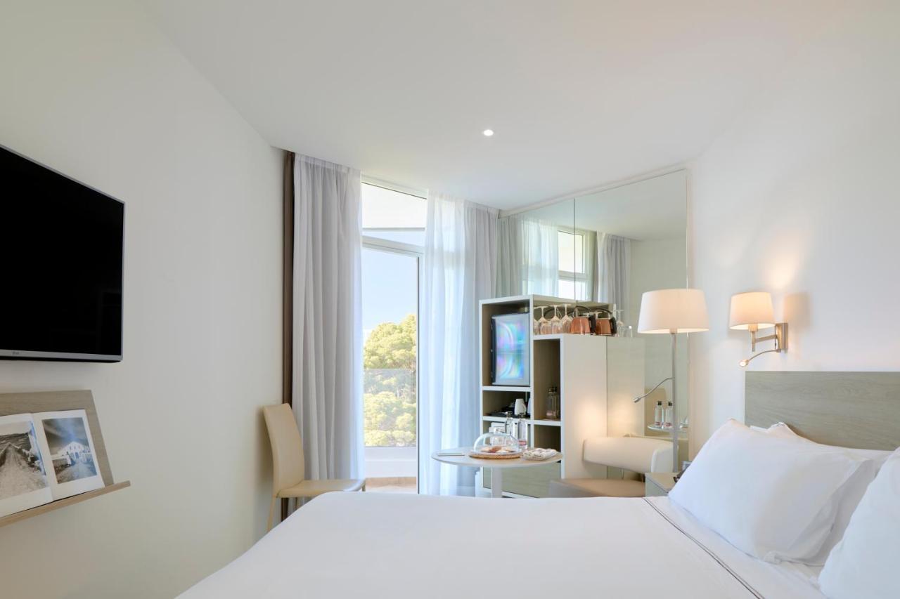 Melia Cala Galdana Hotel Cala Galdana  Exterior foto A room at the hotel