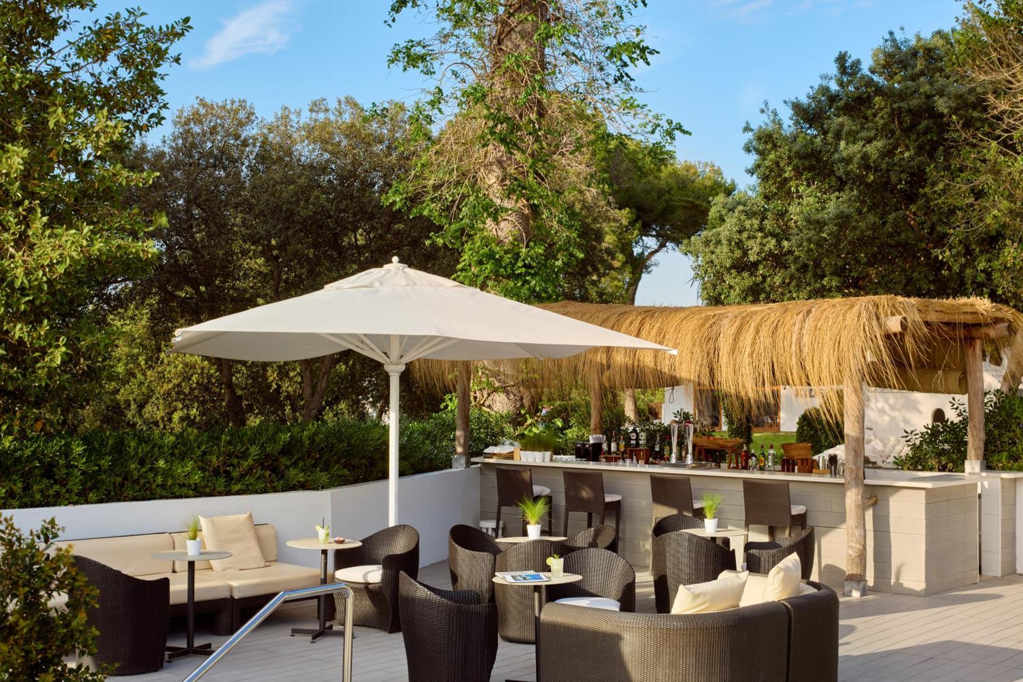 Melia Cala Galdana Hotel Cala Galdana  Exterior foto The Terrace at the Westin Palace Madrid