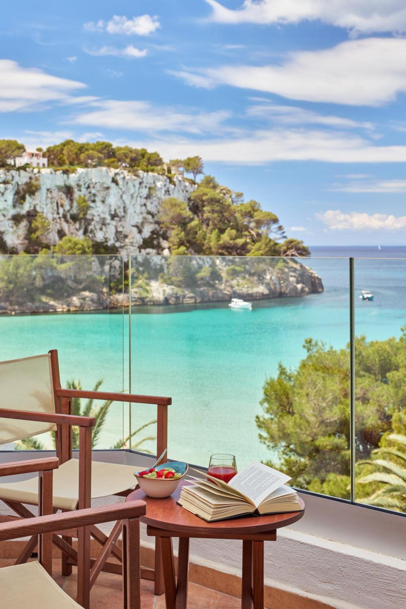 Melia Cala Galdana Hotel Cala Galdana  Exterior foto A glass balustrade