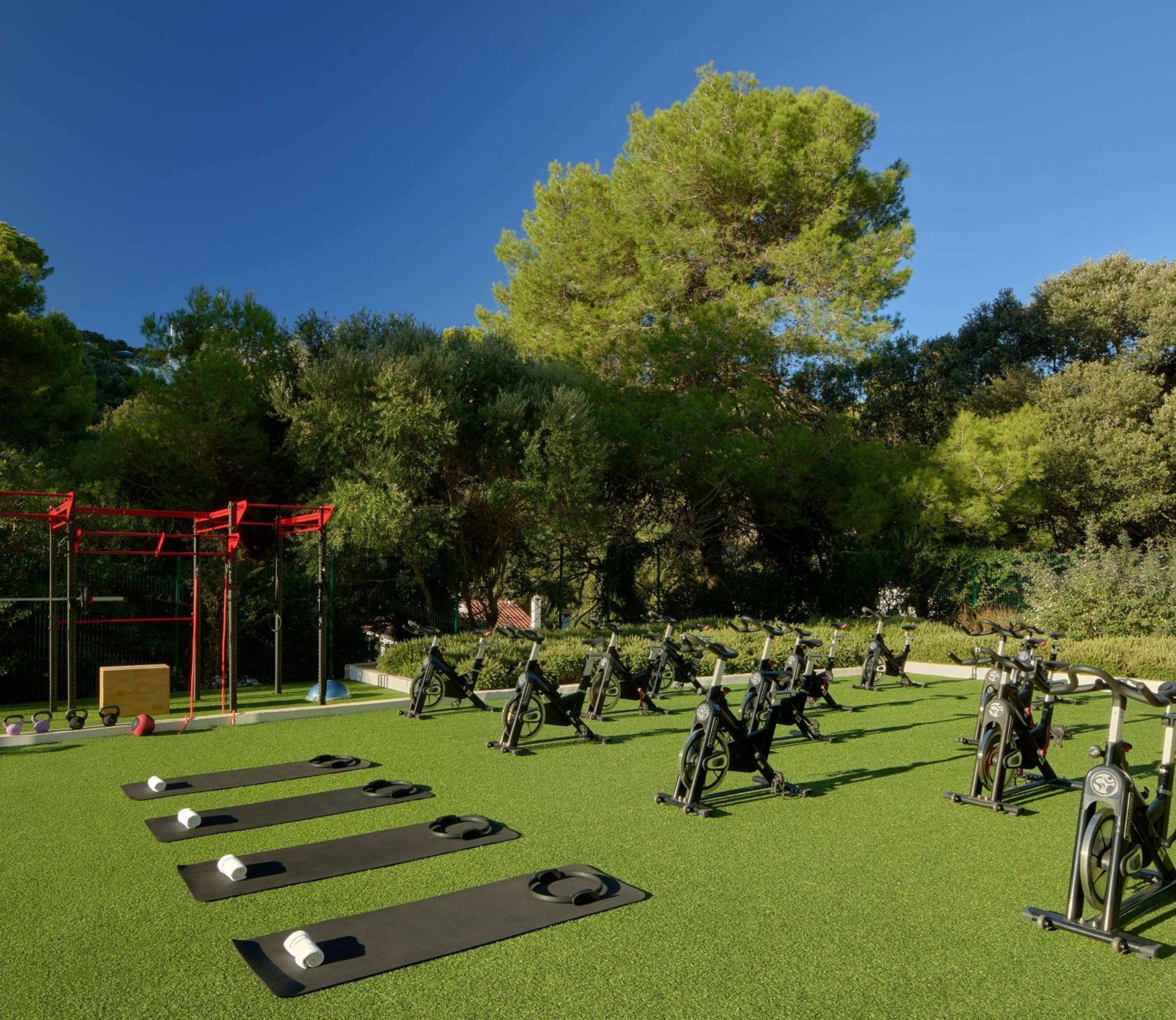 Melia Cala Galdana Hotel Cala Galdana  Exterior foto The outdoor fitness area