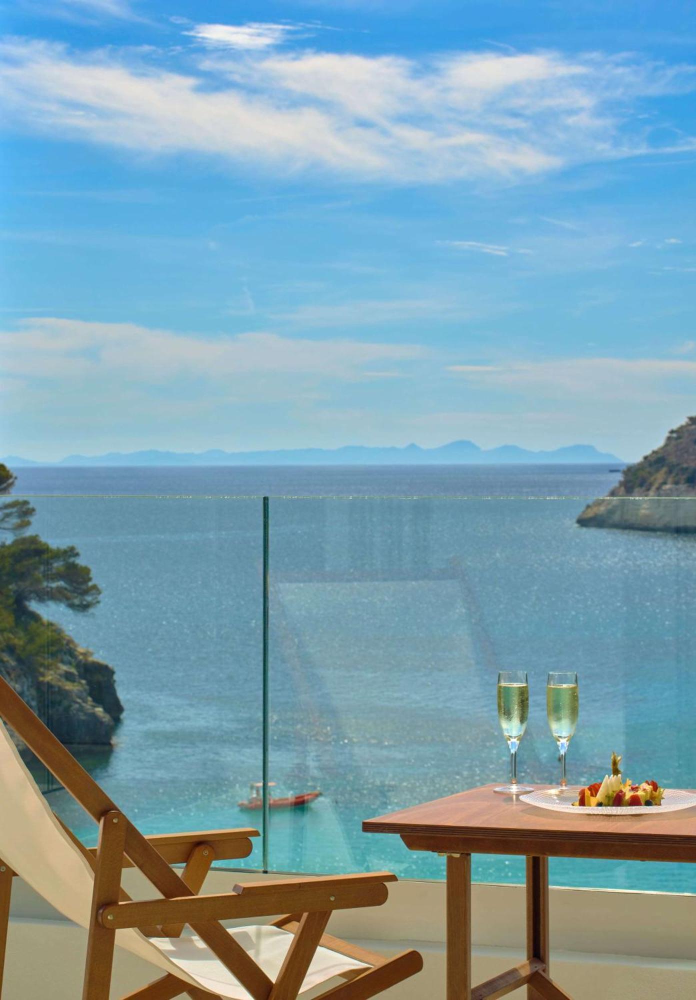 Melia Cala Galdana Hotel Cala Galdana  Exterior foto View of the Gulf of Naples from the Hotel